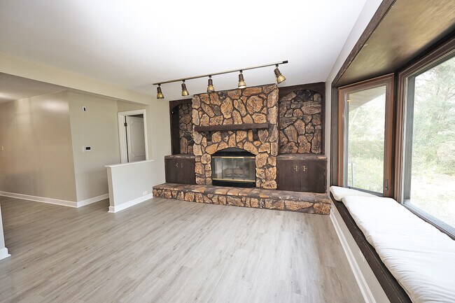 Photo - 661 Sycamore Dr