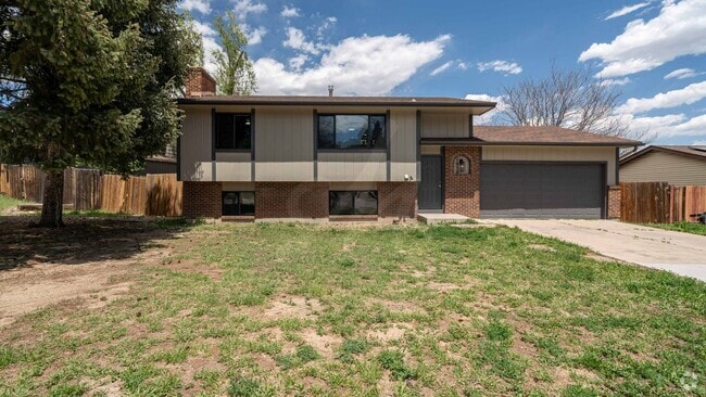 Building Photo - Desired West Side Home in Holland Park