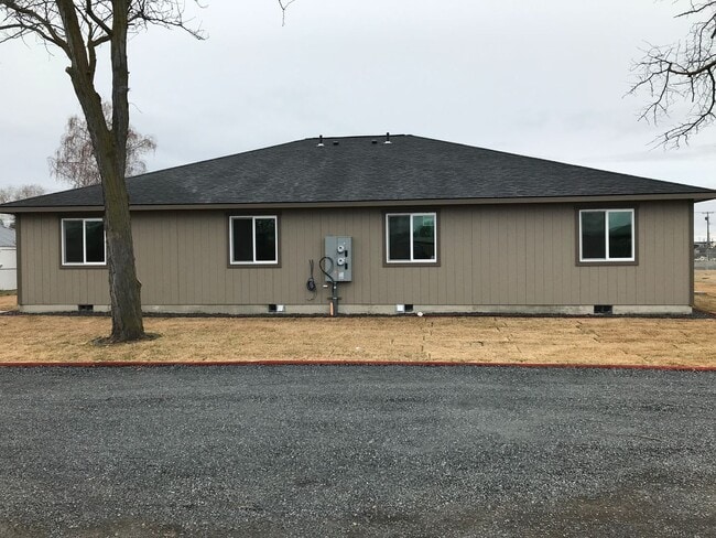 Photo - Newer Construction Duplex!!