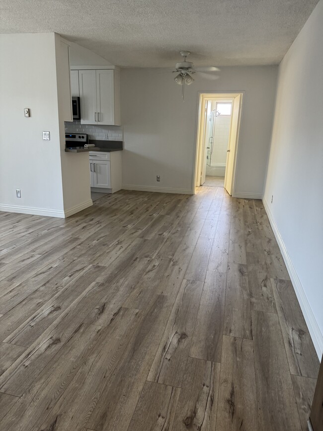 1439 S Bundy Dr Unidad 8