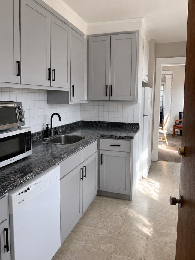Photo - 816-818 University Ave SE Unit 816