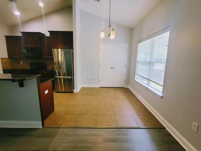 Photo - 121 Crab Apple Ave