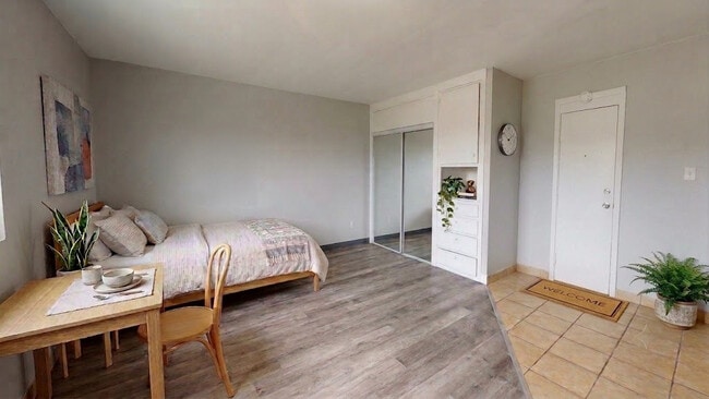 Photo - Mayfair Apartments