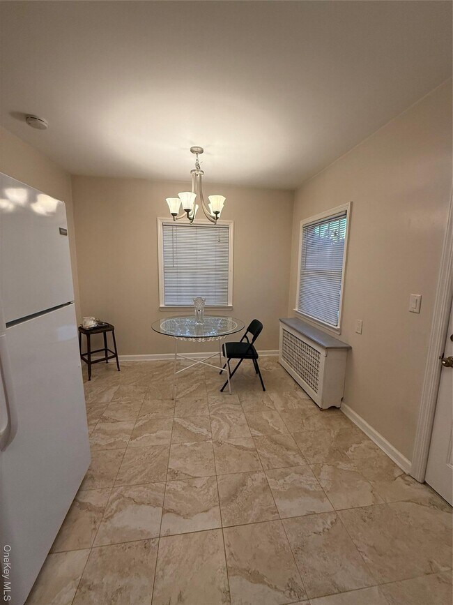 Photo - 956 Cherry Ln