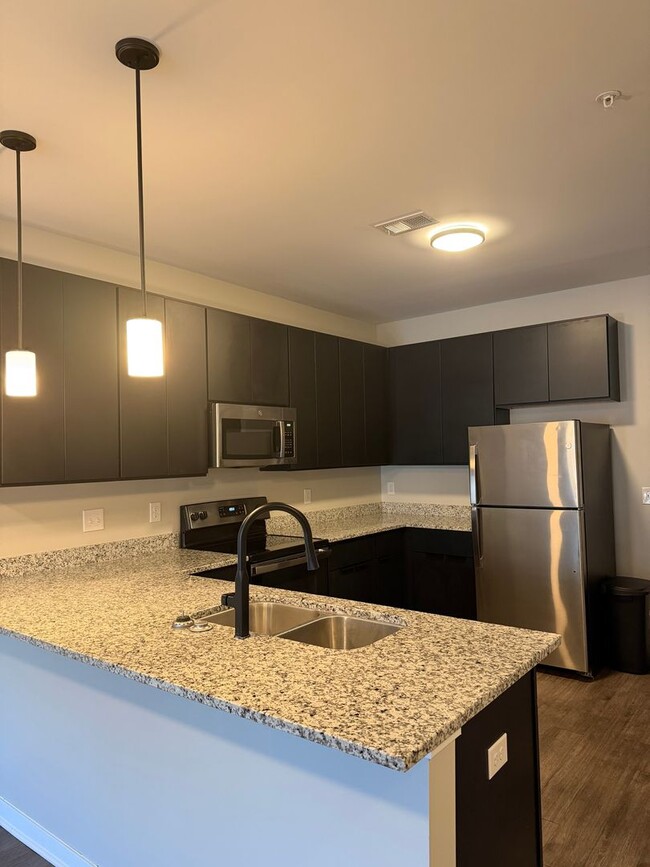ROSSVILLE FLATS LLC - ROS