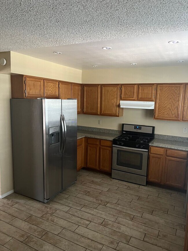 Photo - 3 Bedroom 1.5 Bathroom  Near  East Lake Me...