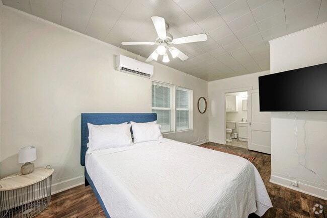 Building Photo - Charming Fully Furnished Studio in the Hea... Unit 1 Rental