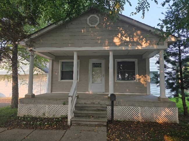 Building Photo - 335 River St Rental