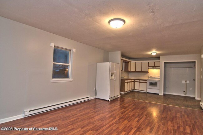 Photo - 1418 N Main St