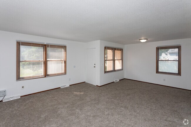3BR, 1.5BA - 1,300SF