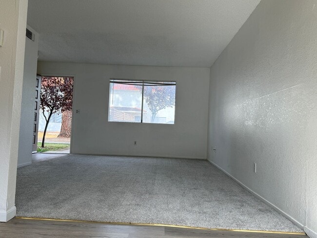 Photo - Porterville Townhouse for Rent: 2 Bedroom, 1.5 bath