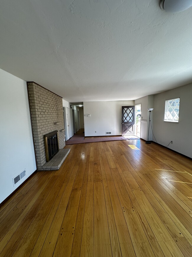 Photo - 154 Maiden Ln