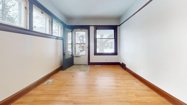 Photo - 6714 Ottawa Rd Unit 1