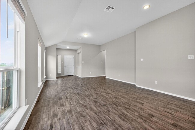 Photo - 128 Shugart St