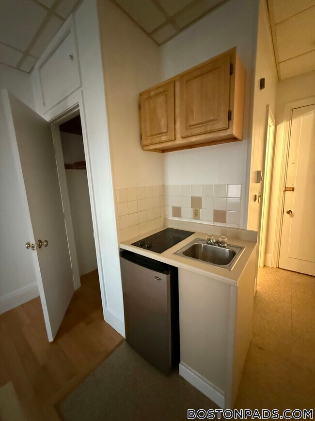 Photo - 272 Newbury St Unidad 4