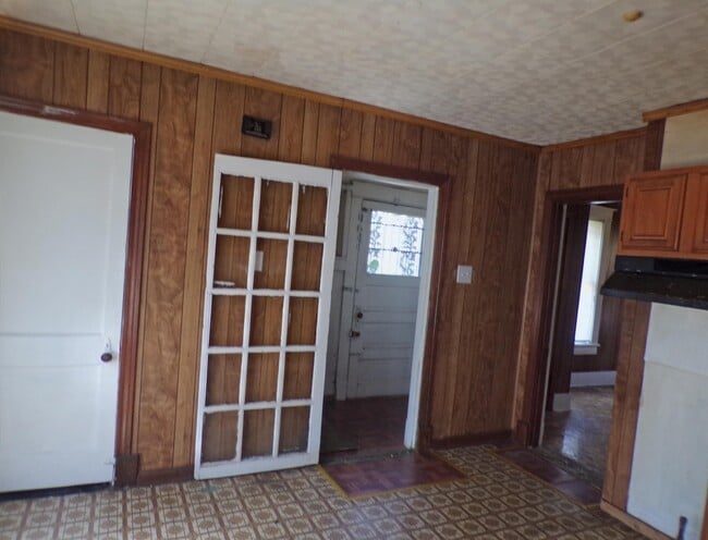 756 S Pkwy E