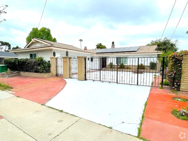 Building Photo - Newly Remodeled Home in University City