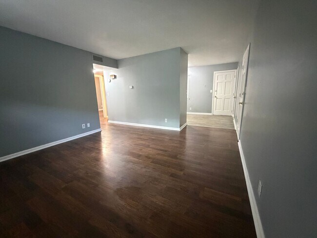Photo - 3340 Pinewood Ave Unidad C