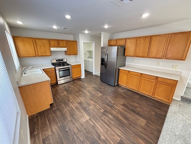 Photo - Beautiful 4Bed/3Bath/2Car residence located in Summerlin near Town Center Drive