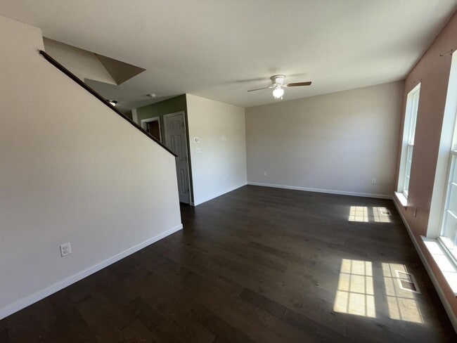 Photo - Beautiful 3 Bedroom / 2.5 Bath for Rent in Maryland Heights !