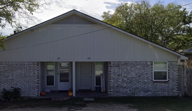Building Photo - 120 Oak Hill Dr Rental