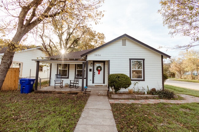 Photo - 3836 Leland Ave