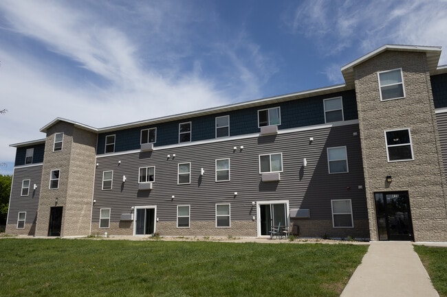 Building Photo - The Crossings Apartments
