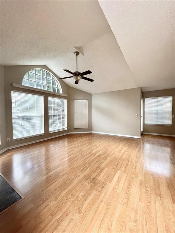 Photo - 662 Youngstown Pkwy