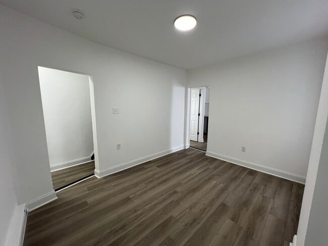 Photo - 921 W 3rd St