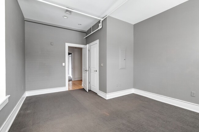 1205 E Main St