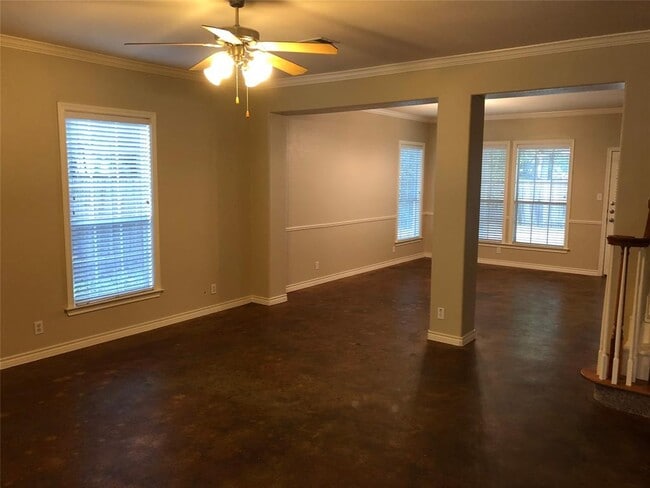 504 W N Loop Blvd