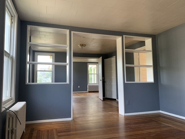Building Photo - 893-893 Elm St Unit 2