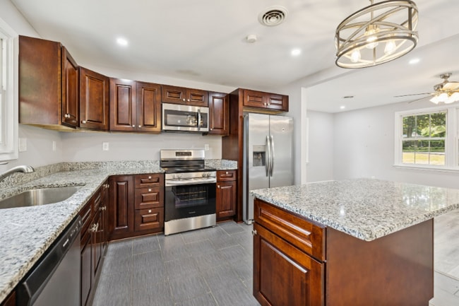 102 Warren Pl