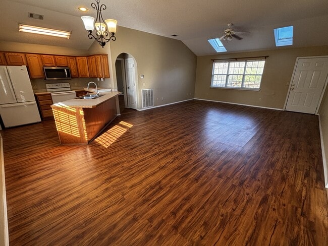 Photo - 18 Fairbrook Ln