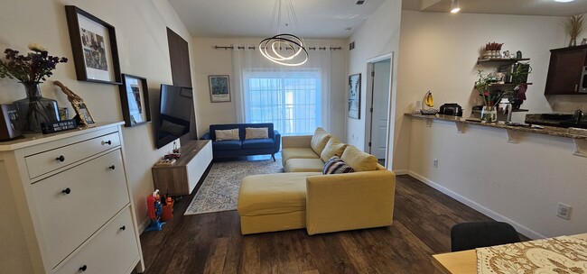 Building Photo - 4911 Key Lime Dr Unit 305