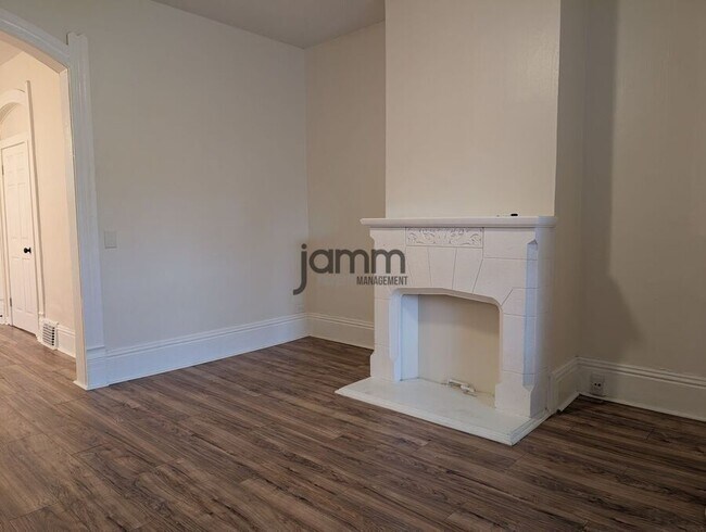 Photo - 1851 W 52nd St Unit Upper