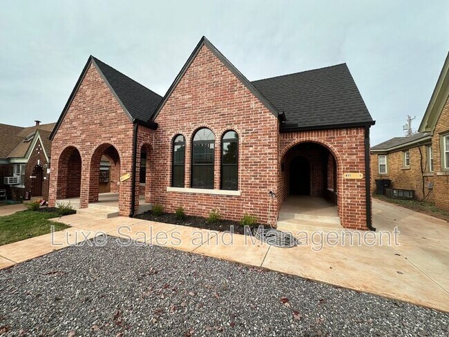 Photo - 911 NE 16th St