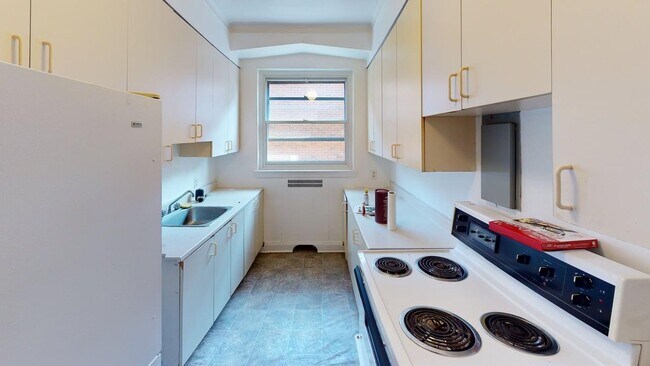 Photo - 5050 Av Roslyn