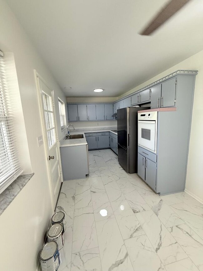 Photo - 663 Redwood Dr