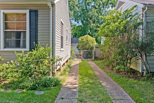 Photo - 429 Slattery Blvd