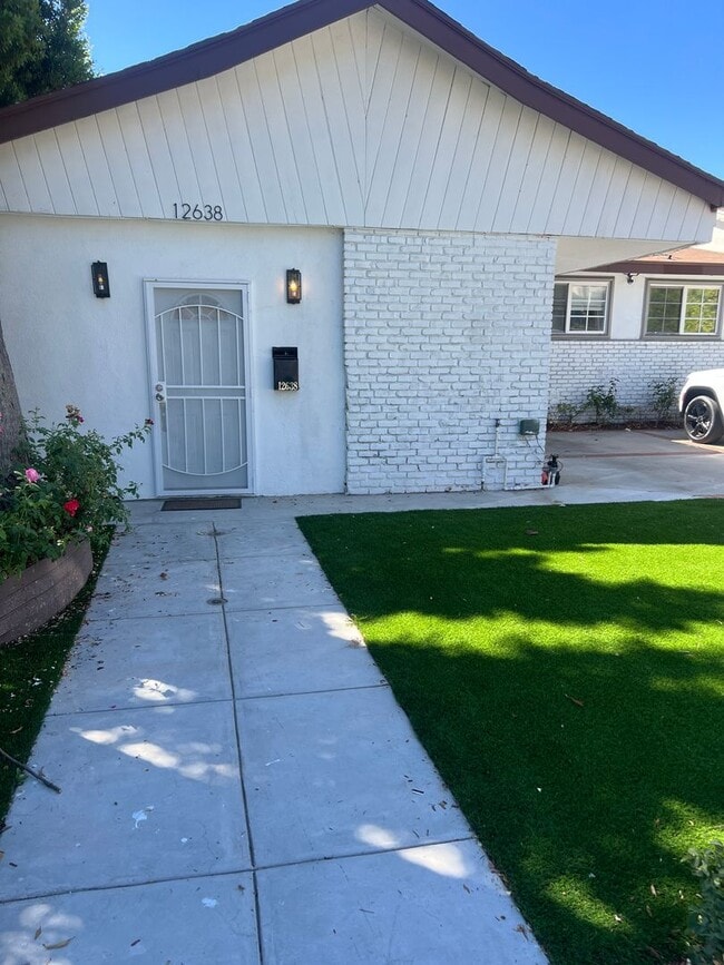 Photo - 12640 Bessemer St Unidad 12638