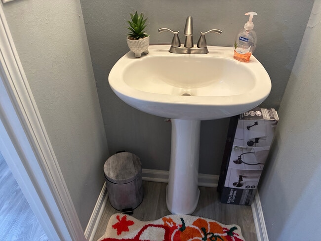 Photo - Room in House on Browns Mill Trail