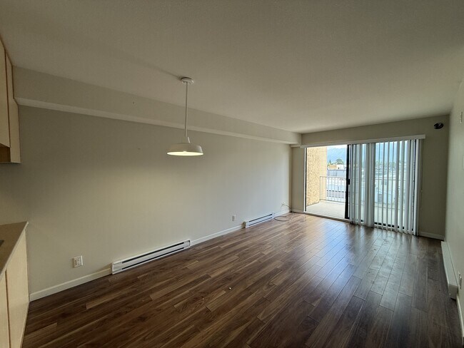 Photo - 9280-9280 Mary St