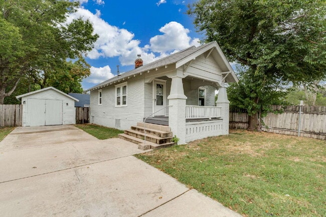 Photo - 1927 W McCormick St