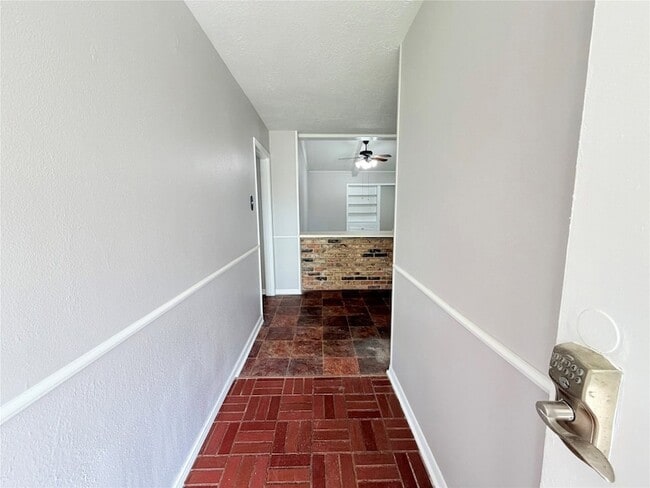 Photo - 20729 Canterbury Ln