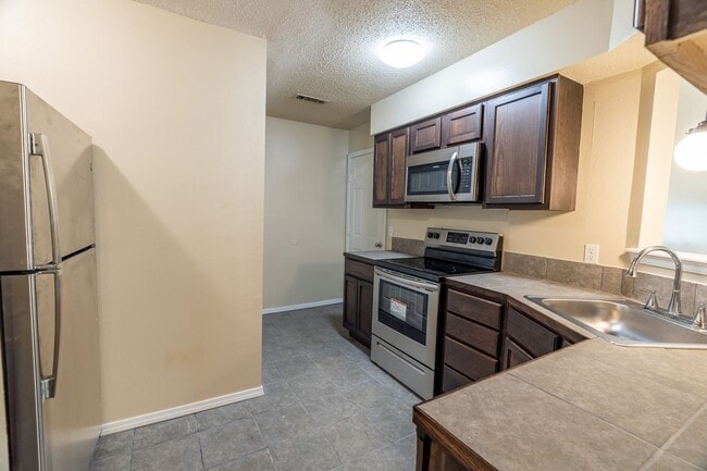 Photo - 559 S Ray Ave
