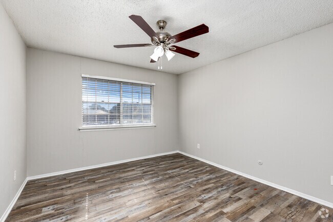 Dormitorio de 1 habitación y 1 baño - 735 pies cuadrados - Zander Park