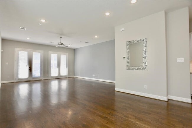 Photo - 1227 W 19th St