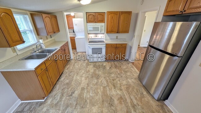 Photo - 818 3rd Ave W