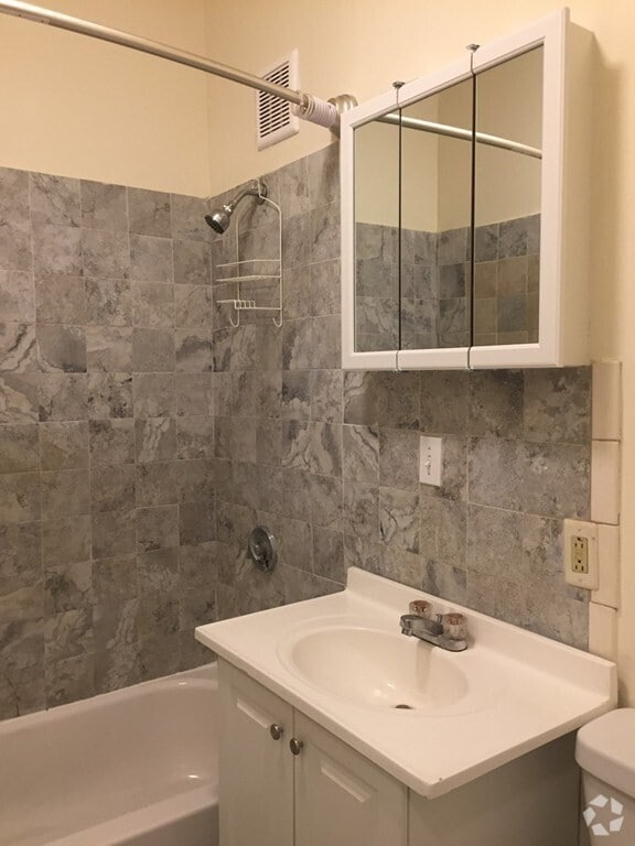 Building Photo - 20 S Huntington Ave Unit 2 Rental